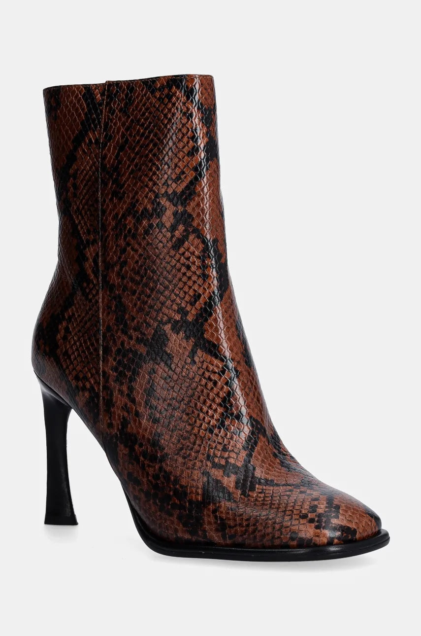 Kožne gležnjače MICHAEL Michael Kors Kelsea za žene, boja: smeđa, s tankom potpeticom, 40F4KLHE5E.230