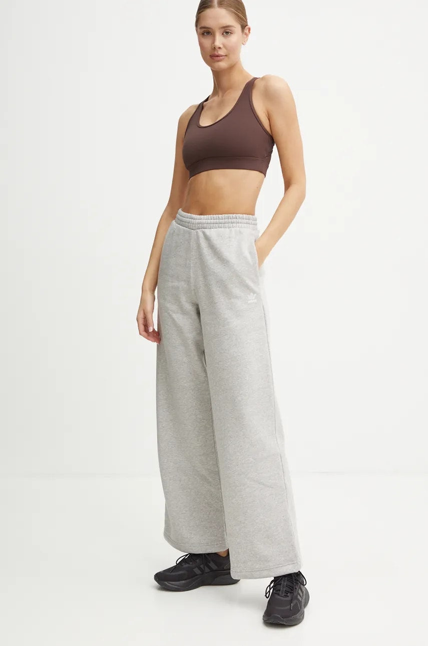 Spodnji del trenirke adidas Originals Femme Galore Wideleg Fleece Pants siva barva, JN3028