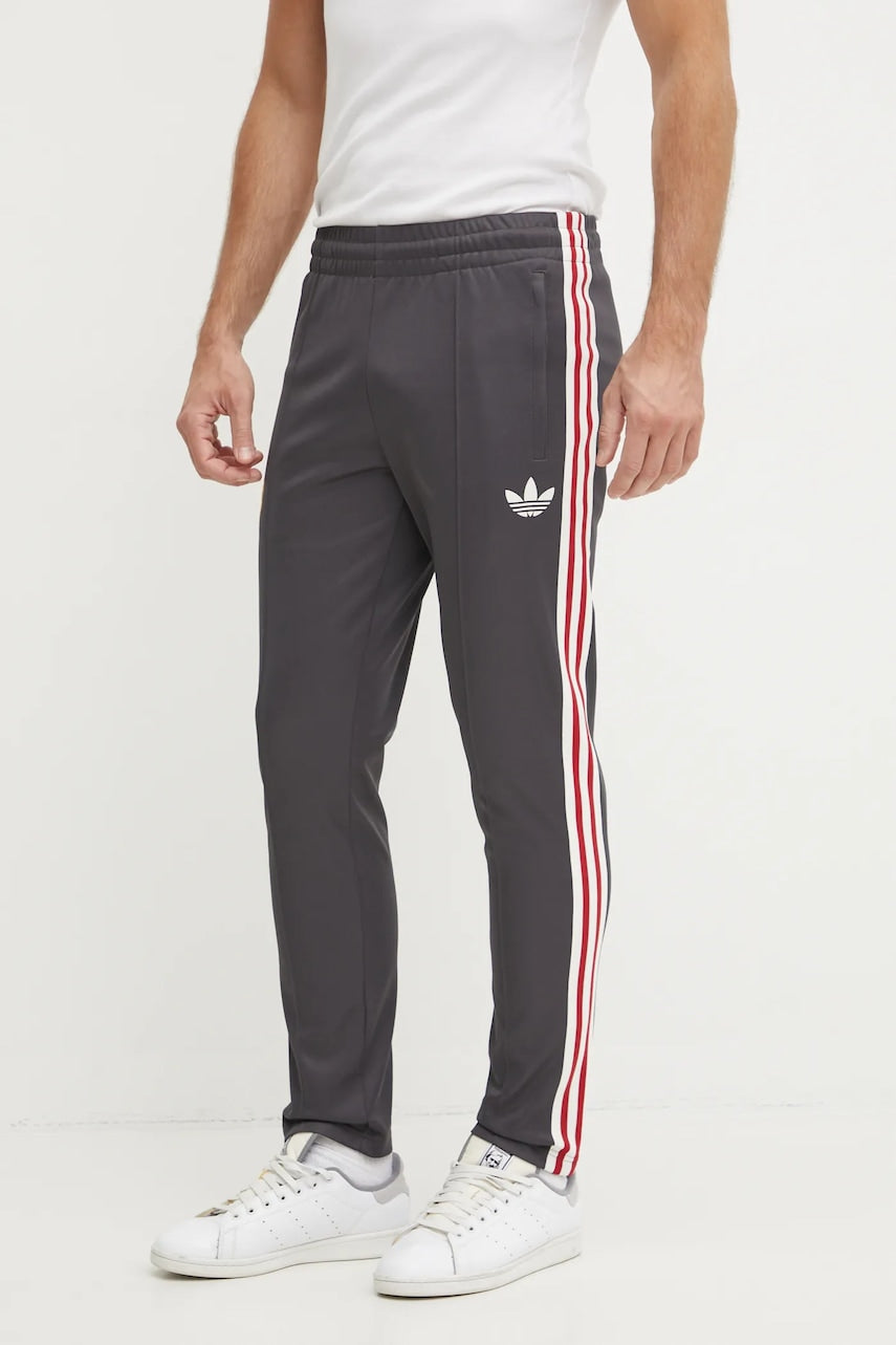 Donji dio trenirke adidas Originals Manchester United Beckenbauer Track Pant boja: siva, s aplikacijom, IY0044