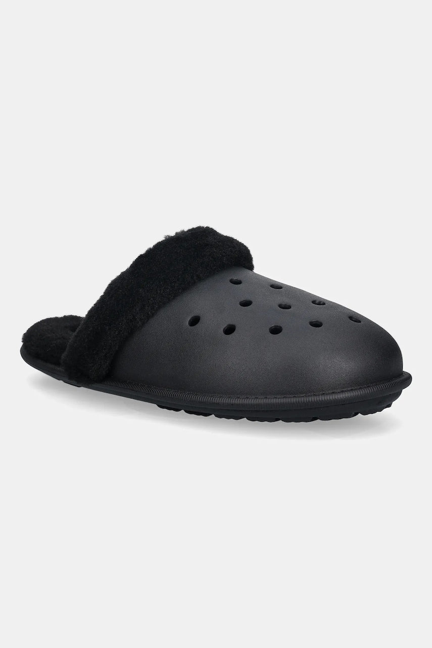 Copati Crocs Classic Fuzz Scuff črna barva, 212143