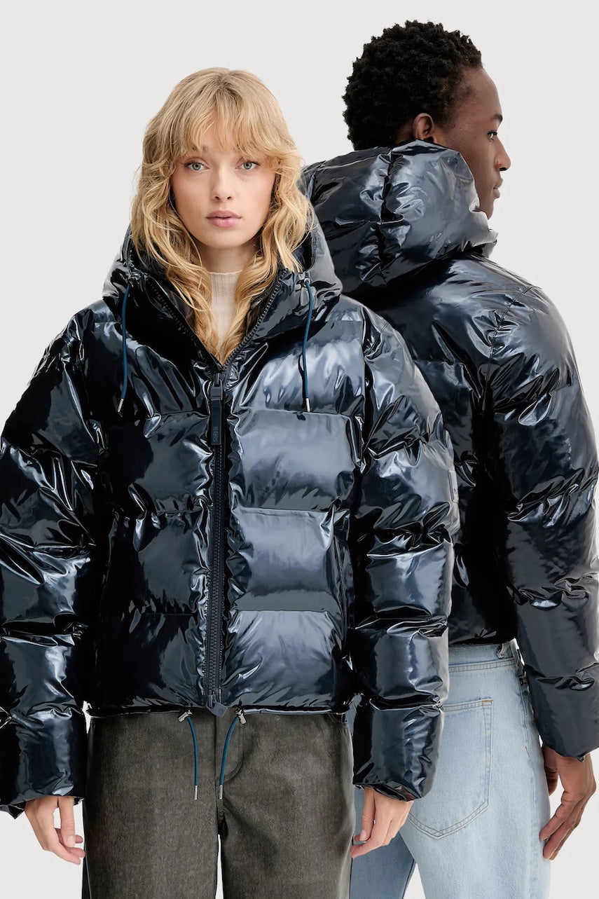 Jakna Rains 15150 Alta Short Puffer Jacket mornarsko modra barva, 15150