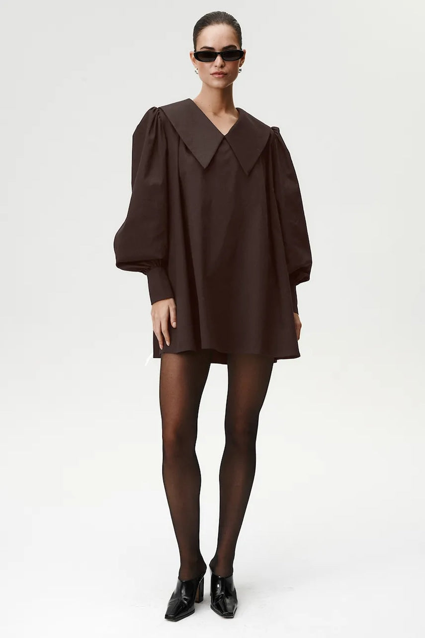 Haljina Undress Code boja: smeđa, mini, oversize, 1055