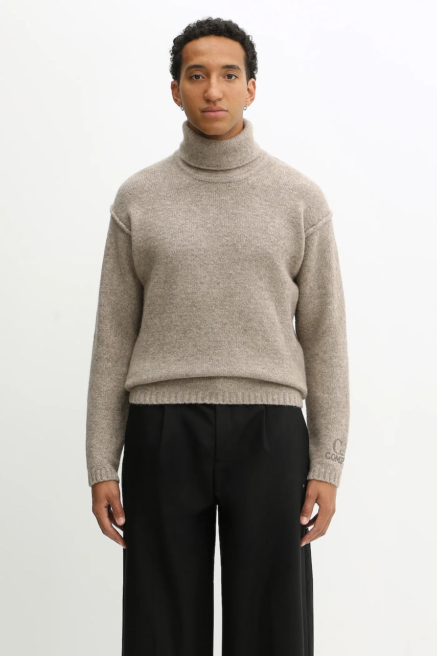 Pulover s dodatkom vune C.P. Company boja: bež, tople, s dolčevitom, 19CMKN281A110509A