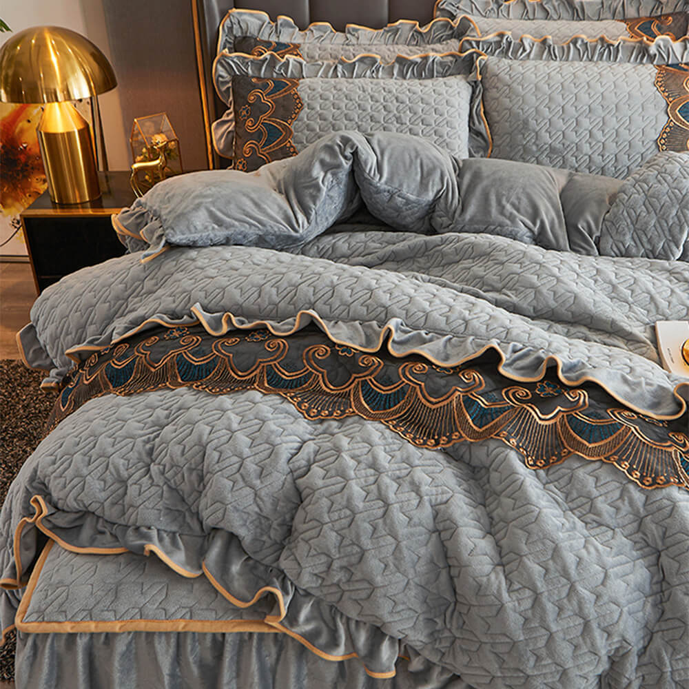 Luxurious Crystal Velvet Embroidered Non-Slip Bed Sheet Set with Bed Skirt, Green - California King(4 pcs)