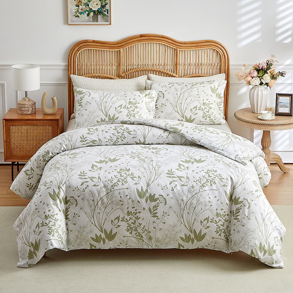 Simplistic Leaf Pattern Skin-Friendly Breathable Comforter Set with Pillowcases, White - Queen(3 pcs)