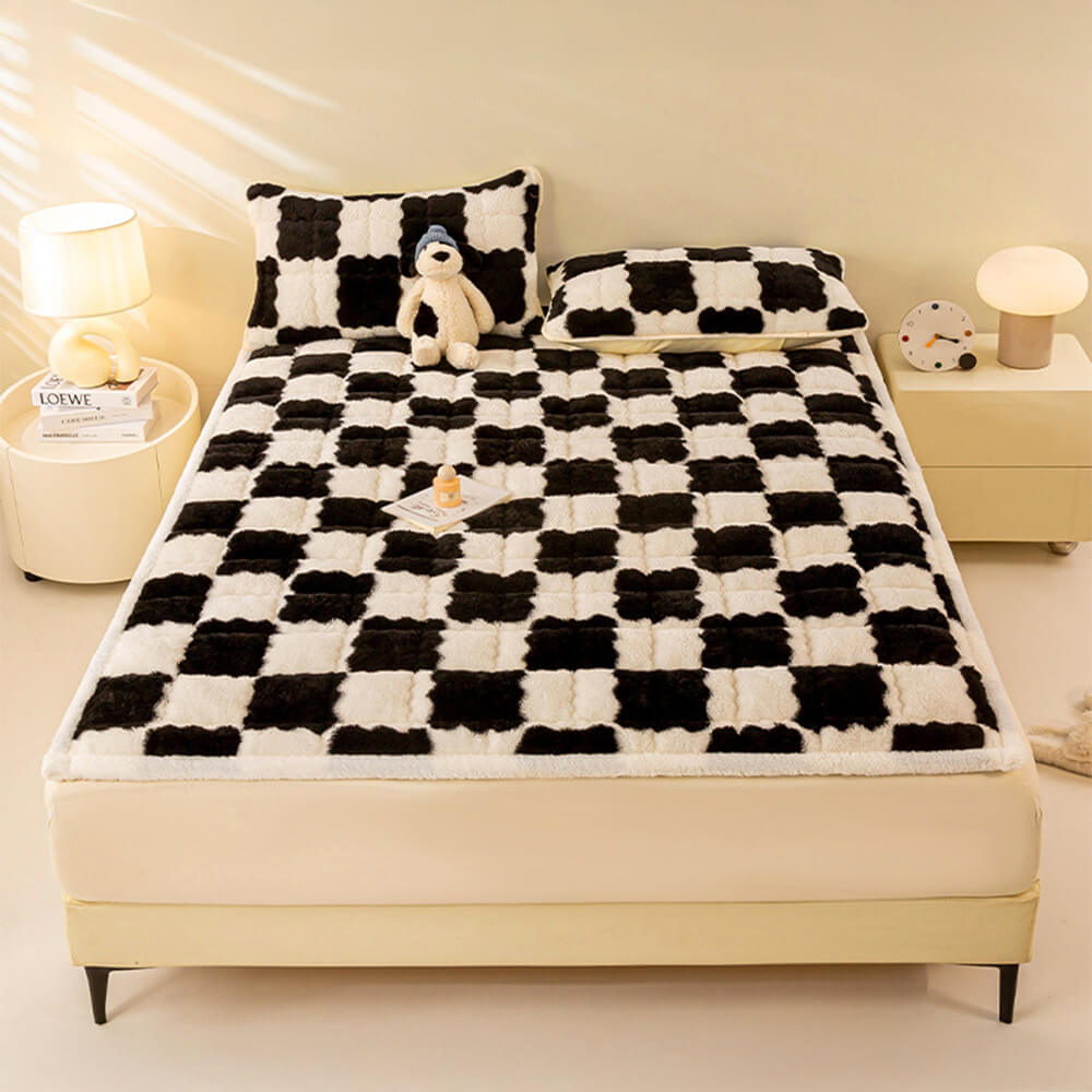 Warm Checkerboard Plush Mattress Topper and Pillowcase, Black - Pillowcases(2Pcs）