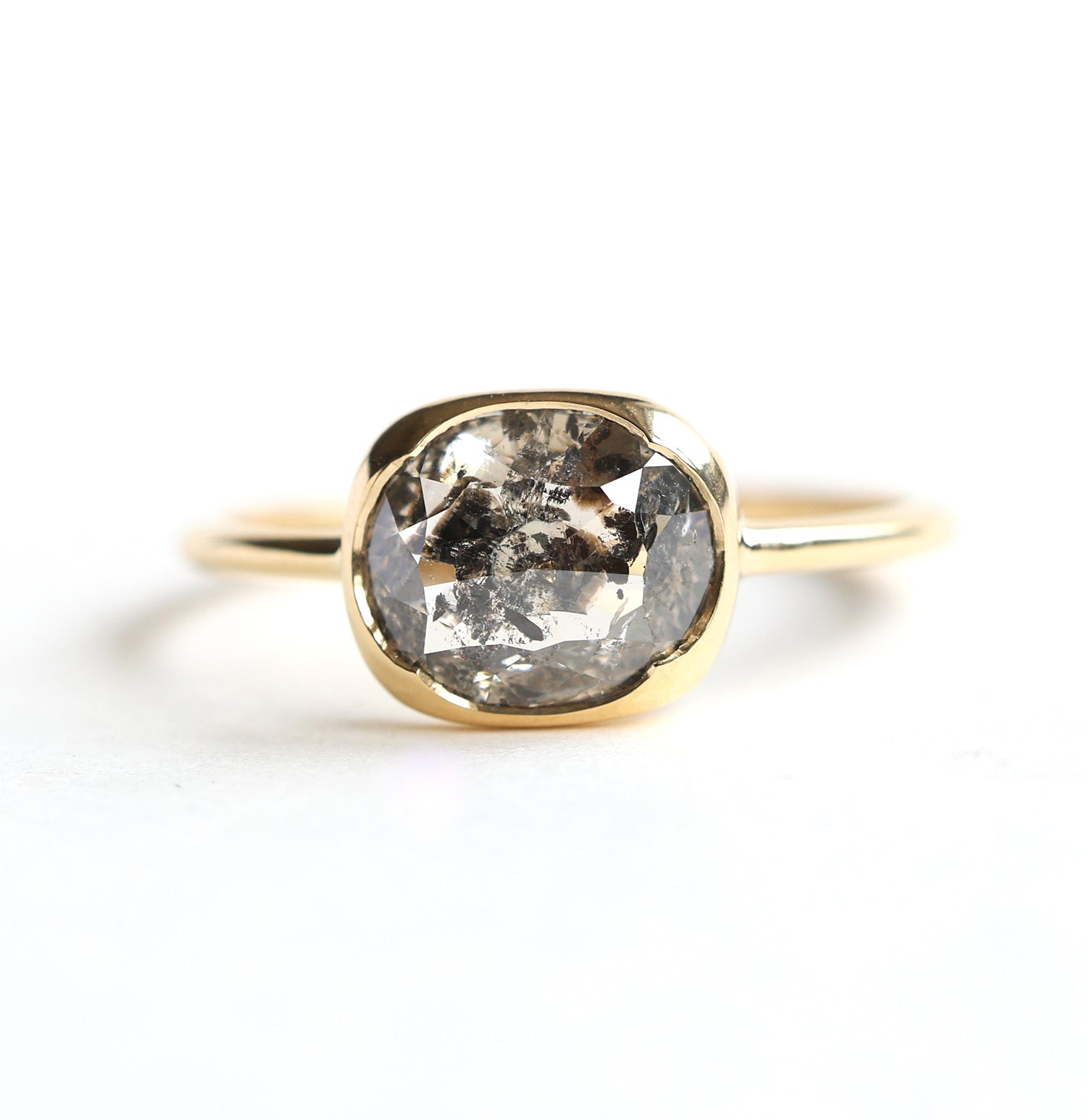 ROSE CUT DIAMOND SALT AND PEPPER SOLITAIRE DIAMOND RING - 14k yellow gold