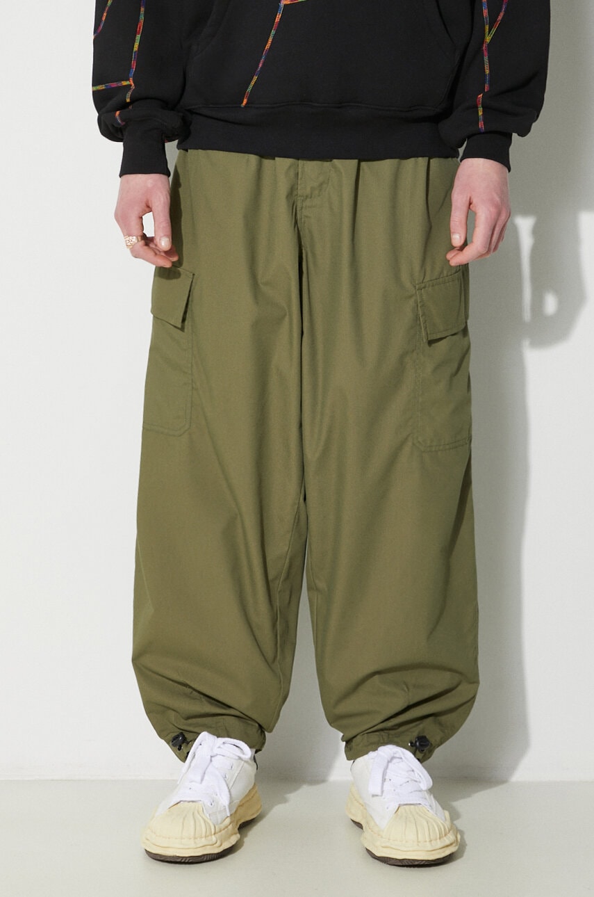 Hlače Universal Works Loose Cargo Pant za muškarce, boja: zelena, cargo kroj, 30143.OLIVE