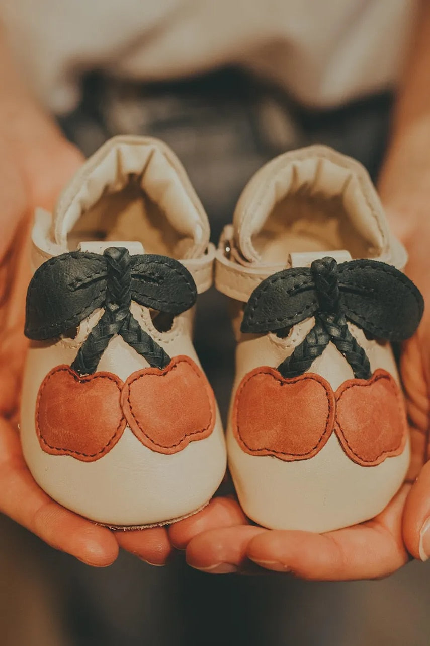 Usnjeni čevlji za dojenčka Donsje Nanoe Shoes Cherry bež barva, 1005015
