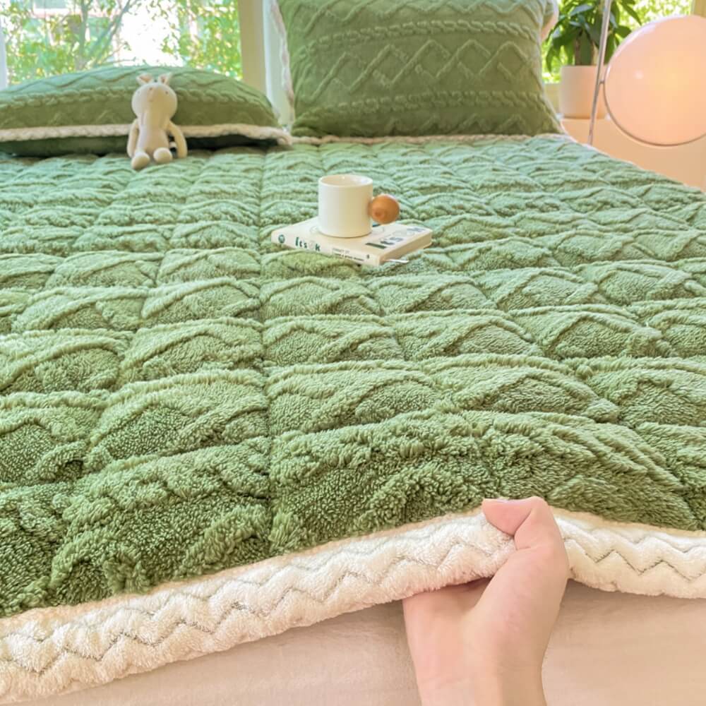 Twisted Jacquard Plush Thick Comfortable Non-Slip Mattress Topper, Green - Pillowcase(2 pcs)