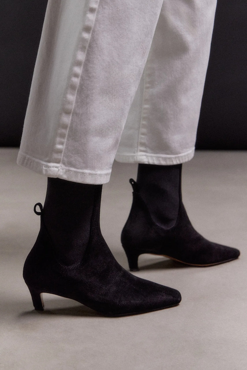 Gležnječe od brušene kože Answear.LAB boja: crna, s tankom potpeticom