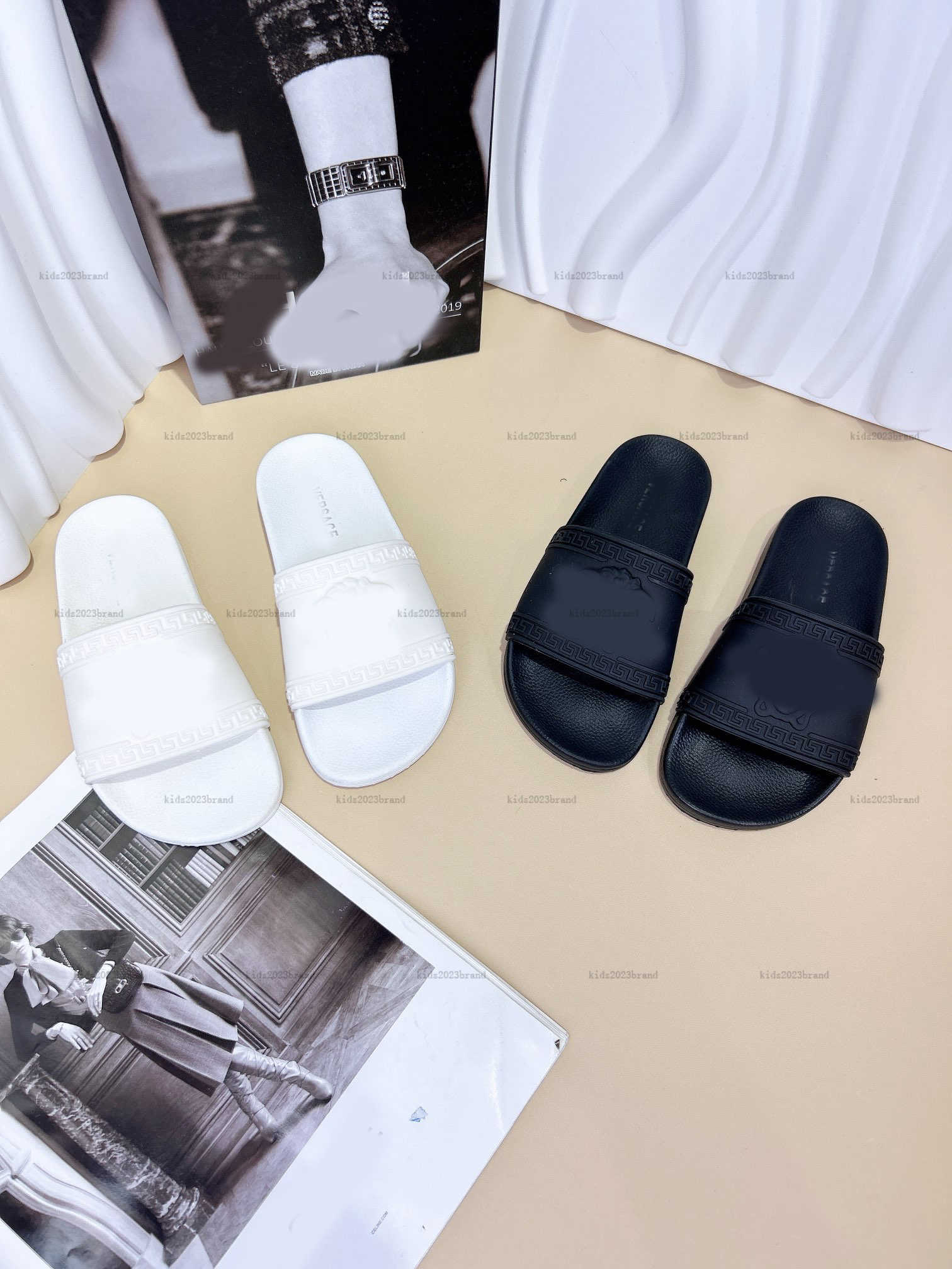 New kids slippers Portrait embossing design baby shoes sizes 26-35 Including shoe box summer designer boys girls Sandals