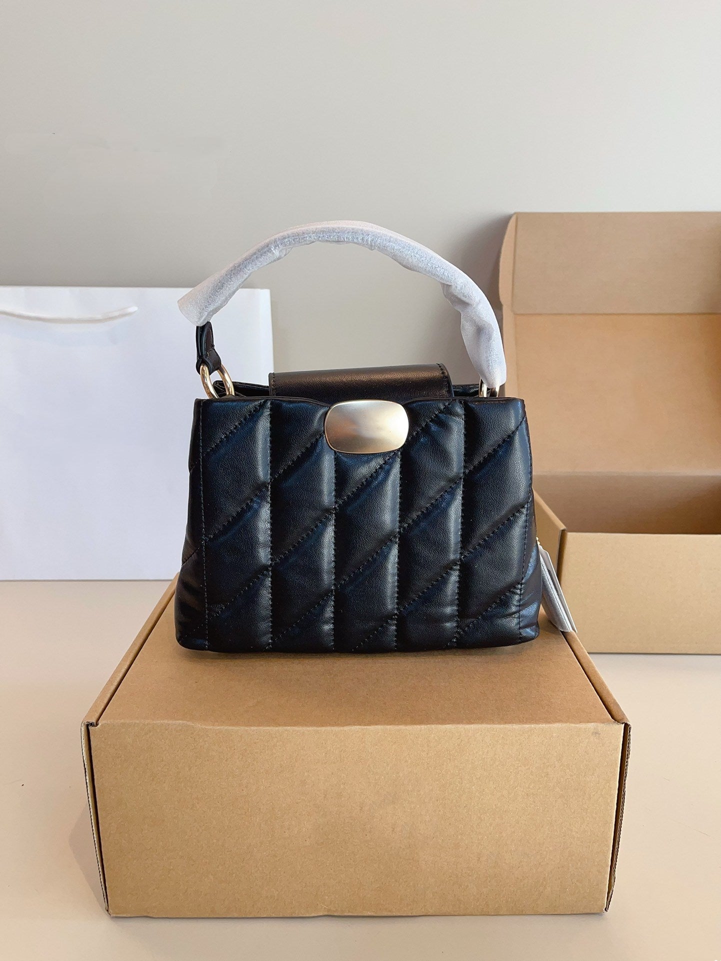 Designer&#039;s new Eliza Carllyall handbag classic plaid shoulder bag fashionable multifunctional cross body bag chain bag Eliza baguette bag armpi