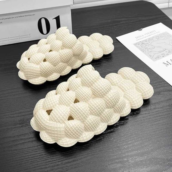 Slippers Womens slippers for home use soft and comfortable bubble slippers fashionable and versatile casual new style womens sandals T241214