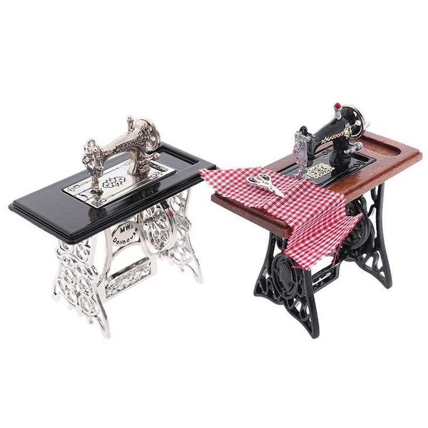 Dollhouse Decor Miniature Furniture Wooden Sewing Machine with Thread Scissors Accessories for Dolls House Kids Toys Girls Y240807
