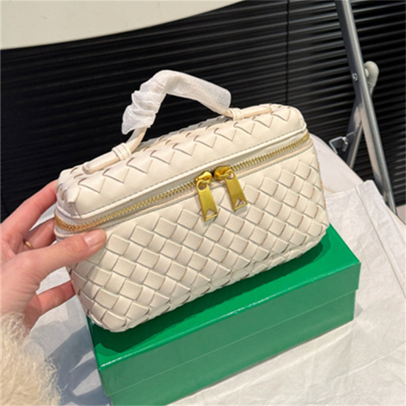 2025 Mini Crochet Cosmetic Bag Designer Makeup Bag Knitting Handbag Crossbody Toiletry Make Up Bag Leather Multi Color