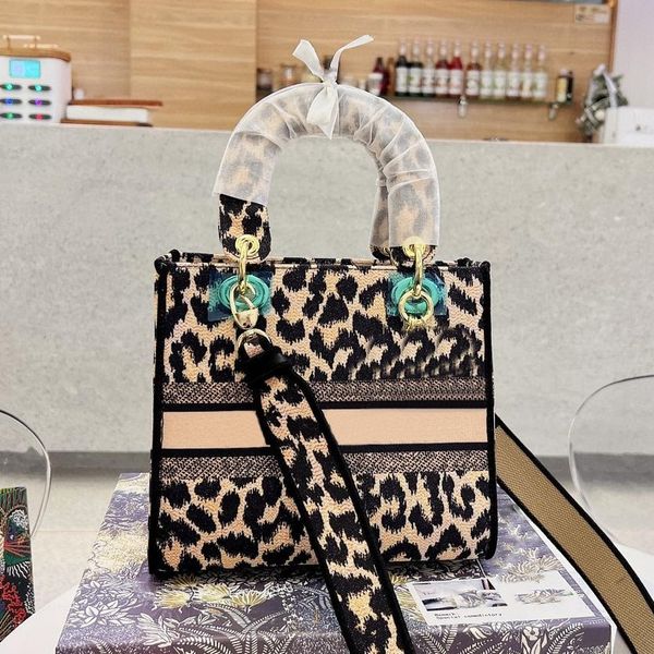 Luxury Designer Shoulder Bags Purse Women Totes Handbags Embroidery Tote Multiple Shoulder Bags Shopping Bag Women Holders Handbag Card Hold