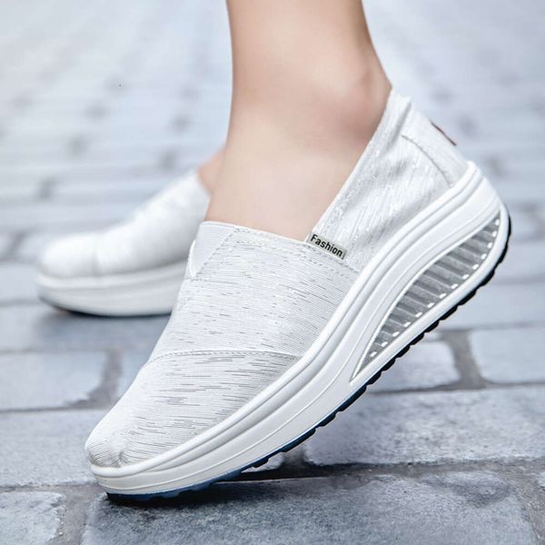 2024 new set foot solid color swing canvas women&#039;s increase sports slope heel student casual shoes dhshoesw