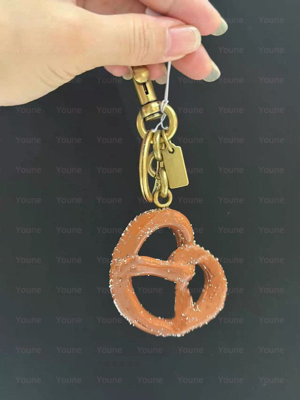 Pretzel mushroom Charm Women Letter Designer Keychain Cherry Key Holder Bag Charm Decoration Accessory Co ch topiaKey Rings Cherry Resin Lanyards