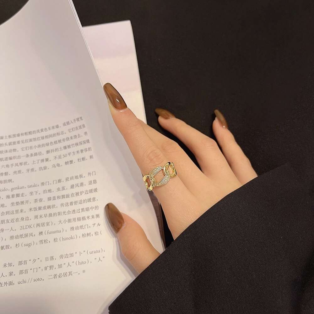 Stylish personalised vintage design woven sense geometric ladies ring versatile creative jewellery as the best choice for gifts2024