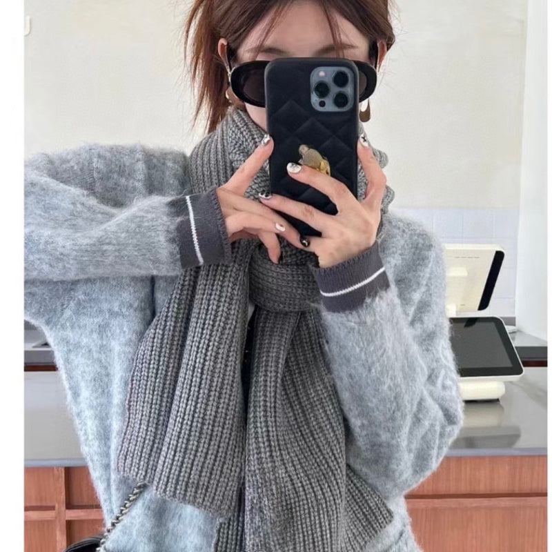 The new cashmere knitwear collection featuring classic letters is modern and fashionable made from pure wool knitting scarf For women High quality