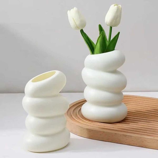Vases INS Imitation Ceramic Plastic Spiral White Vase Hydroponic Pot Vase Decoration Home Desk Decorative Vases For Flowers Decoration H2501