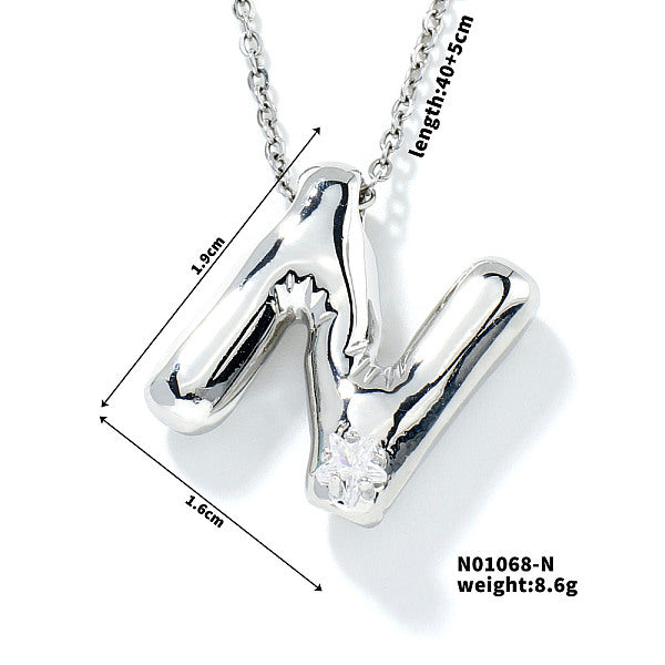 Collares con colgante de letra de globo brillante de circonita cúbica transparente pavimentados de latón