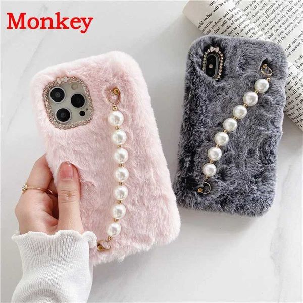 New Arrival Luxury Pearl Bracelet Phone Case Strap Chian Strap Suitable for iPhone 16 15 Plus 14 13 Mini 12 11 Pro X XS Max XR Plush Fur Cov
