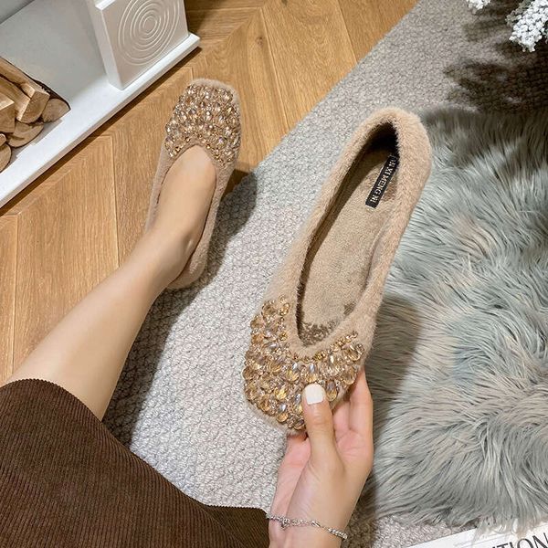 Women&#039;s winter outerwear with plush bean rhinestone French flat bottomed versatile fur shoes, large women&#039;s shoes 41-43