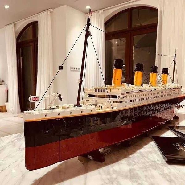 Blocks 9090pcs 1.35M Titanic Large Cruise Boat Ship Steamship Model Building Blocks For Adults Compatible With 10294 Educational Toys Y25011