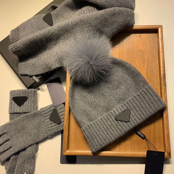 Sacoche 21 Designer scarf and Hat Men Women Winter long Scarves Wool knitted quality Luxury hats Gloves Outdoor travel warm set