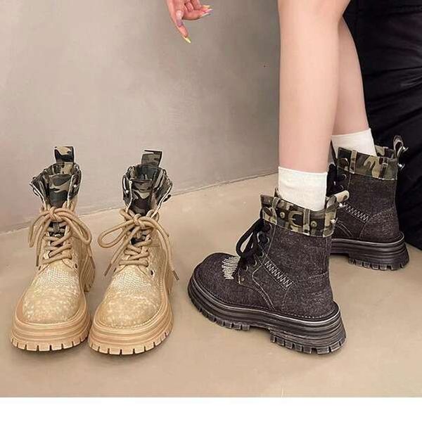 Designer Hoodie Vintage Martin Boots For Women 2024 New Denim Camouflage Rivet Big Yellow Peak Motorcycle Boots Fashion Short Boots Sponge C