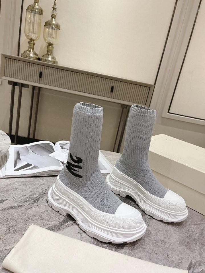 Shoes Mc Boot Slick Boots Outdoor Shoe Half Boots Queen Trainers Designer Luxury Graffiti Knitting Tread Casual Socks Platform Graffiti White Black