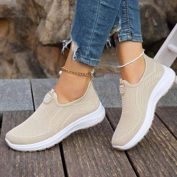 2024 new ladies&#039; knitted breathable sports with soft soles and casual feet 36-41 yards running shoes