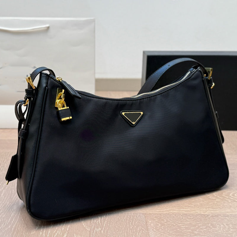 Designer bags Classic nylon Shoulder bag Handbag Computer Bags Travel Bag Mobile phone bag Luxurys Purse Card Ccredit card slot Messenger Bag Fortun