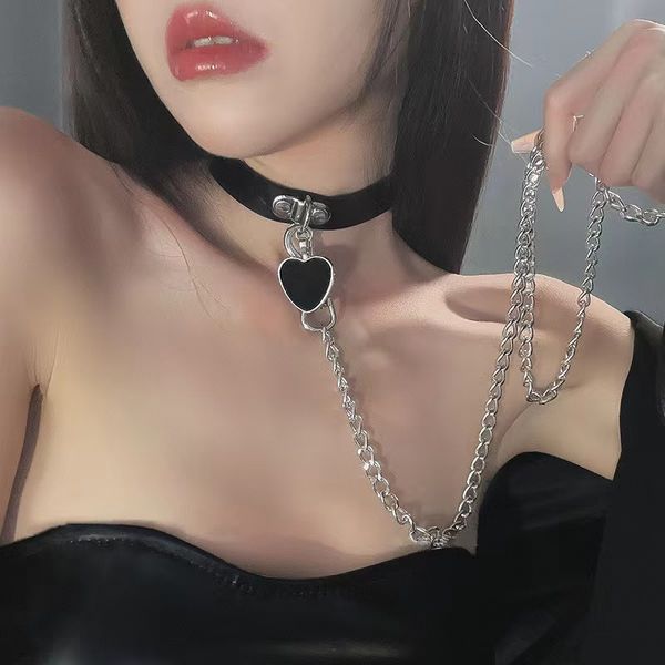 Designer necklace Leather Bell Neck Dark Heart Pendant Collar Neck Ring Chain Necklace Heart Collar