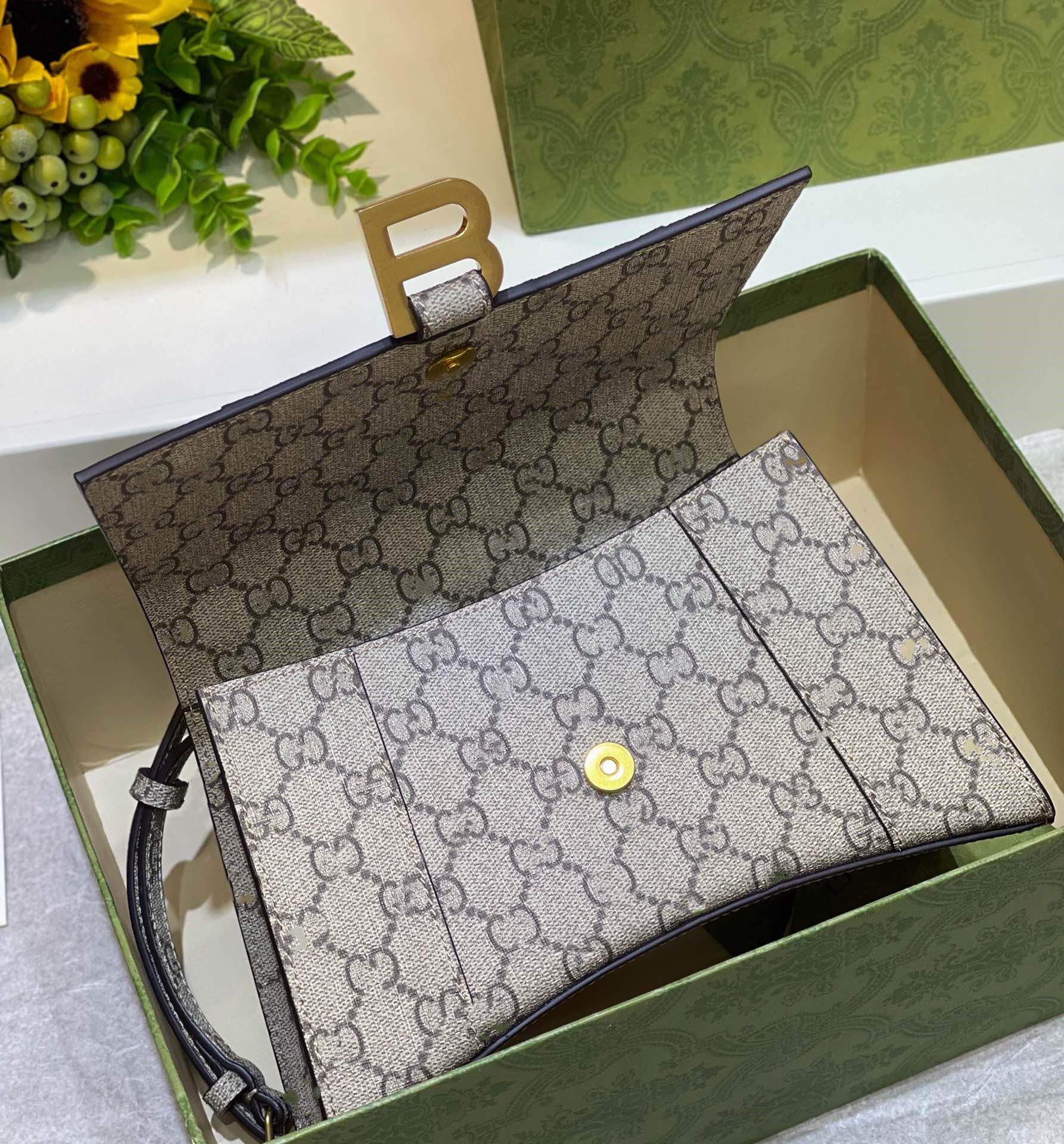 Designer bag fashionable luxury handbag shoulder bag underarm bag series sweet and versatile essential women&#039;s wallet for going out on the stre