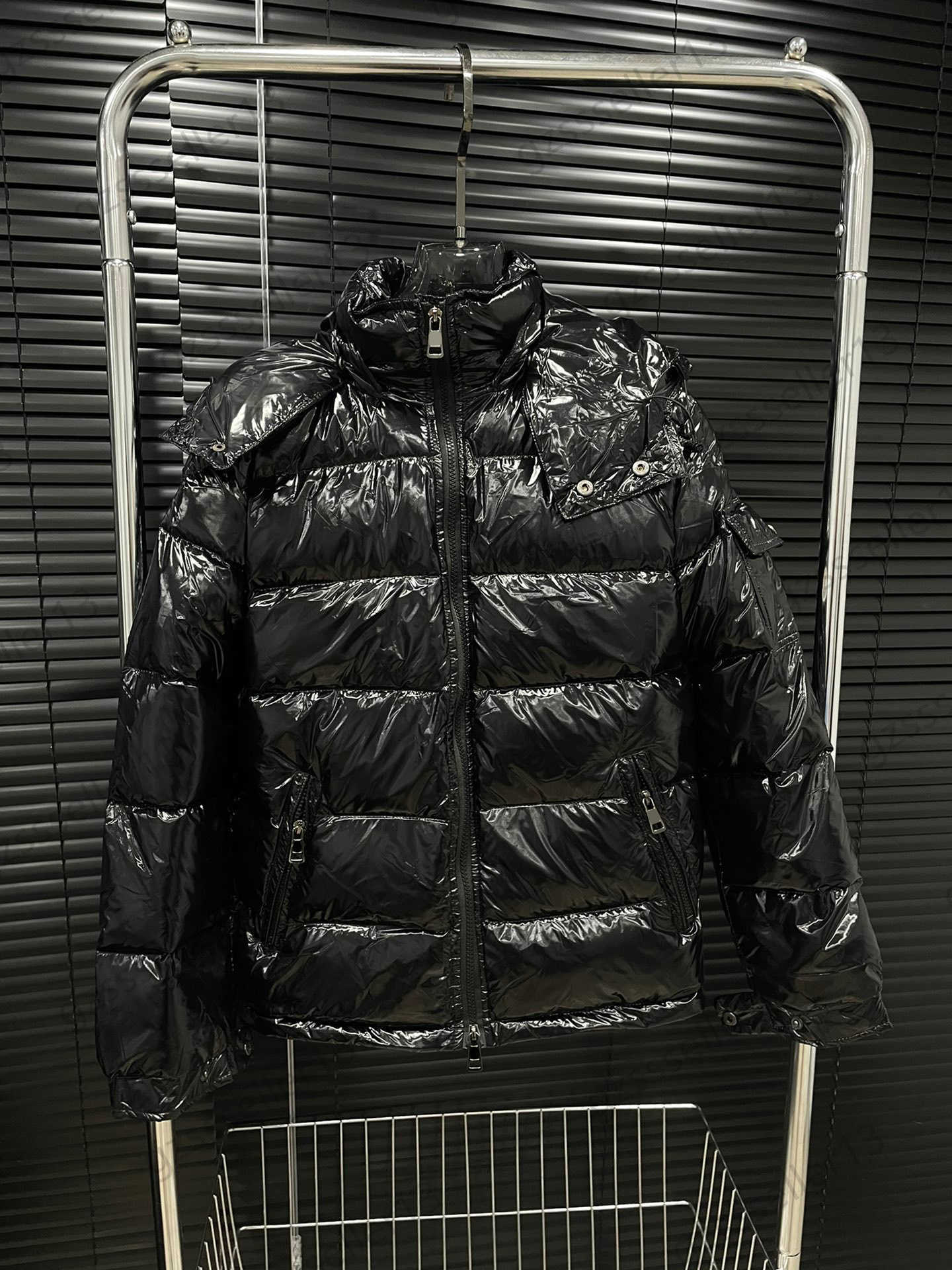 Puffer Coat Womens Down Parkas Stand Collar Long Sleeves Short Hooded Winter Coats Zipper Flap Pocket Warm Jacket Classic Designer Women Clothes