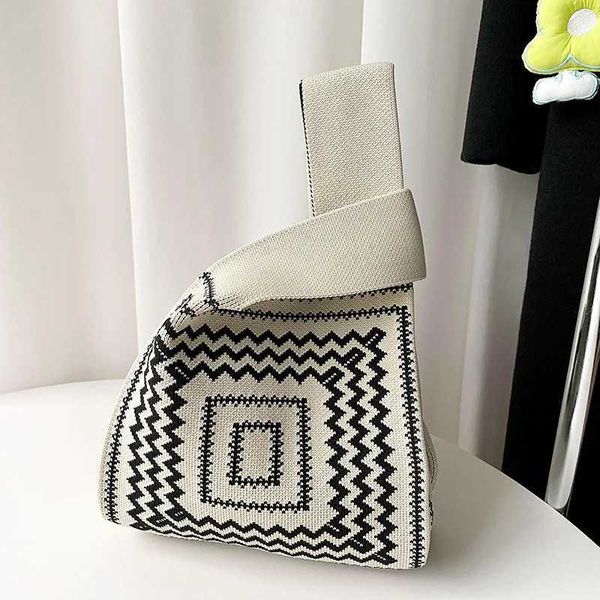 New Warm Mini Knot Wrist Bag Handmade Knitted Handbag Fem Casual Colorful Plain Handbag Student Reusable Shopping Bag Party Bag Y241106