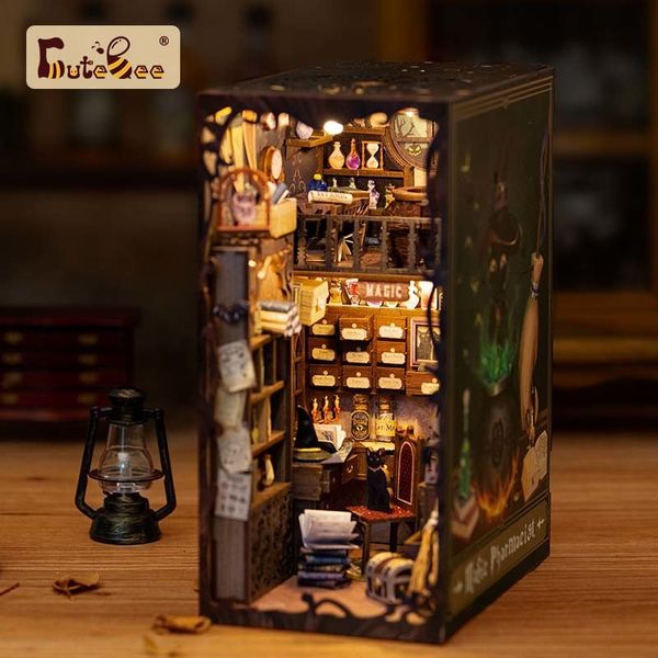 Doll House Accessories CUTEBEE DIY Kit Miniature Dollhouse Book Nook Touch Lights with Furniture for Christmas Gifts Magic Pht 230619
