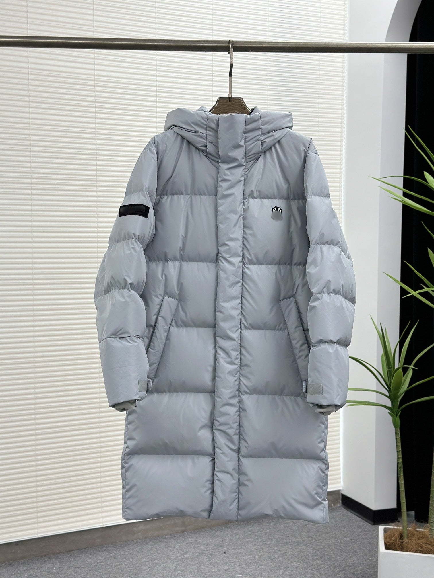 Designer long standing collar down jacket, made of thick, warm, windproof, fashionable, and simple fabric