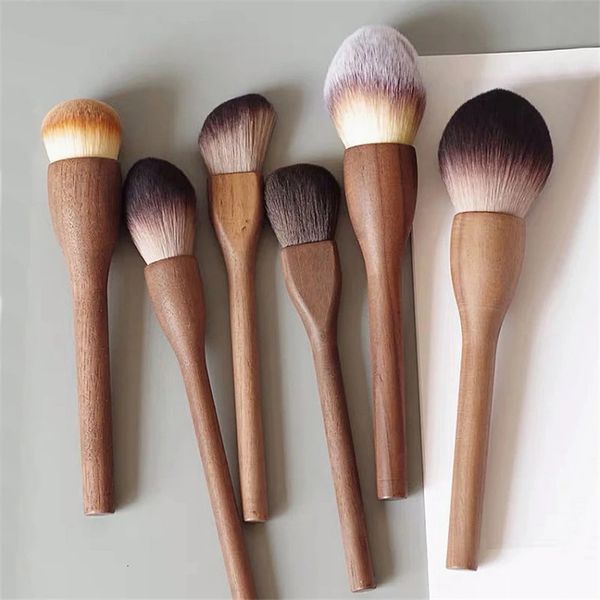 1Pcs European Vintage Wood Handle Makeup Brush High Quality Walnut Loose Powder Blush Foundation Contour Brush Super Soft 240621