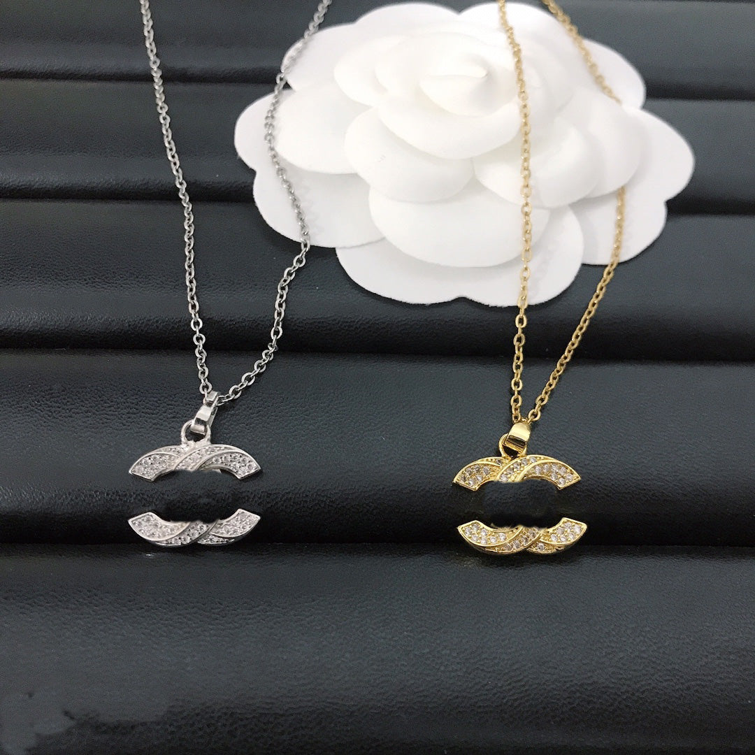 Luxury Designer Fashion Necklace Choker 18K Gold Plated Stainless Steel Crysatl Rhinestone Sweater Letter Pendant Necklaces For Women Jewelry