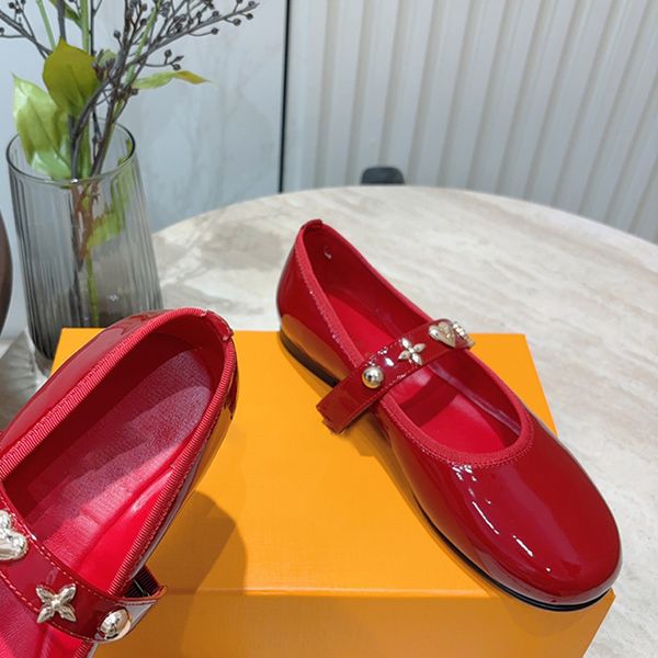 2025 Women Round Toe Slip-On Ballet Single Fashion Solid Metal Studded Ladies Flat Shoes 35-41