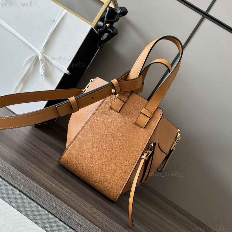 12A Premium Fashion Casual Shoulder Bag with Crossbody Design, crafted from soft grain leather, and featuring pure steel hardware to exude unique st
