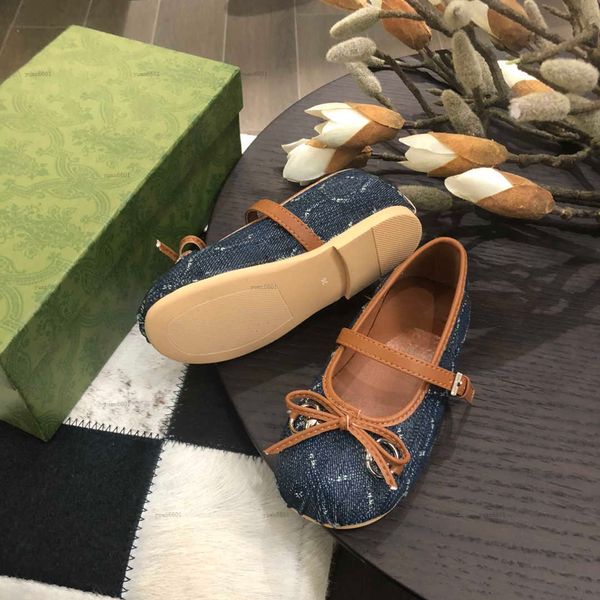 Popular kids shoes Canvas upper girls Sneakers Princess shoe Size 26-35 Including shoe box Leather bow baby flat shoes