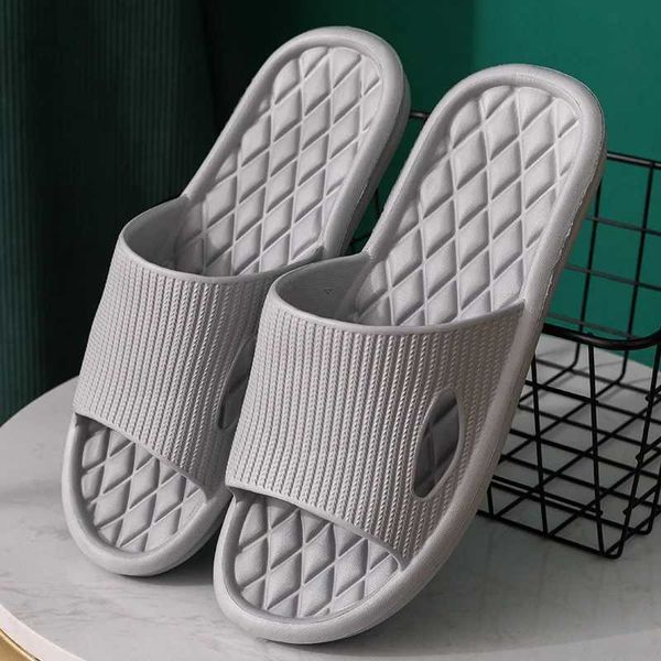 Mens indoor home slippers summer anti slip flip slippers bathroom slippers couples family flat shoes hotel sandals Y241022