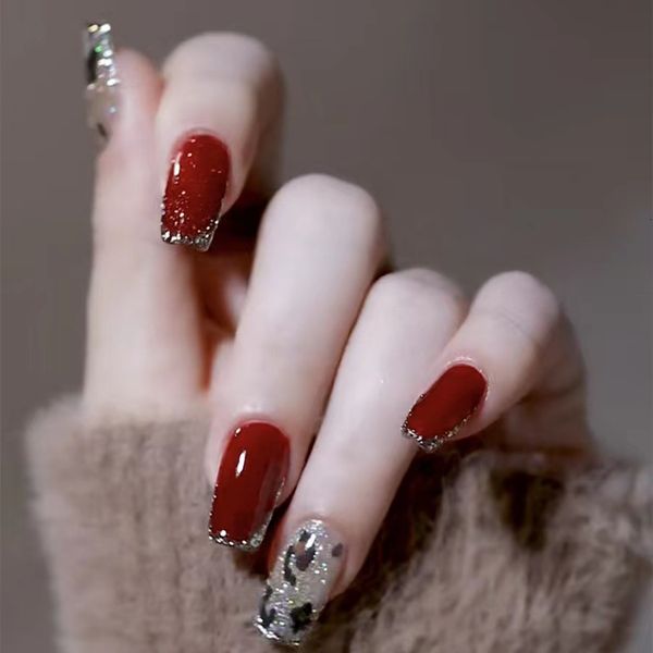 Nail art, handmade nail wearing, short square style, whitening nails, autumn and winter leopard print, Christmas, high-end cherry red wine,