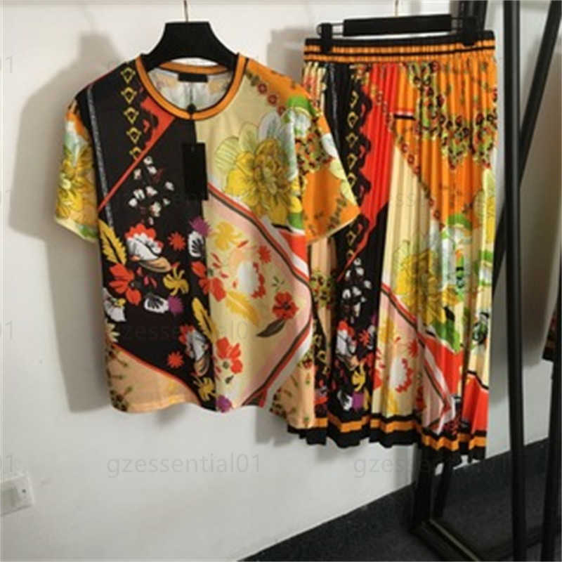 Designer Skirts Sets Two Piece Dress Brown Presbytery Print Striped Short Sleeve T Shirt And High Waist Pleated Skirt Sets Summer Fashion Womens Clo