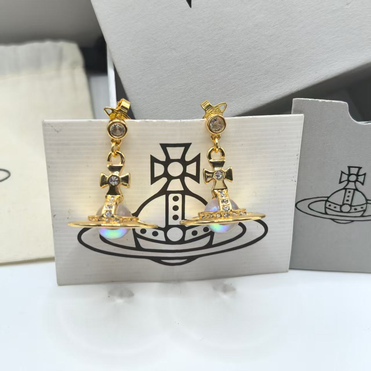 Designer Jewellery Vivienenne Westwood Necklace for Woman Laser Aurora Orb Saturn Three-dimensional Earrings Necklace Earrings